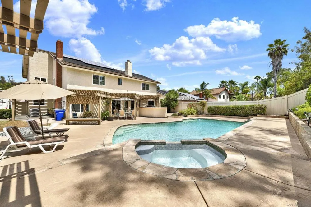 13057 Treecrest Poway, CA 92064
