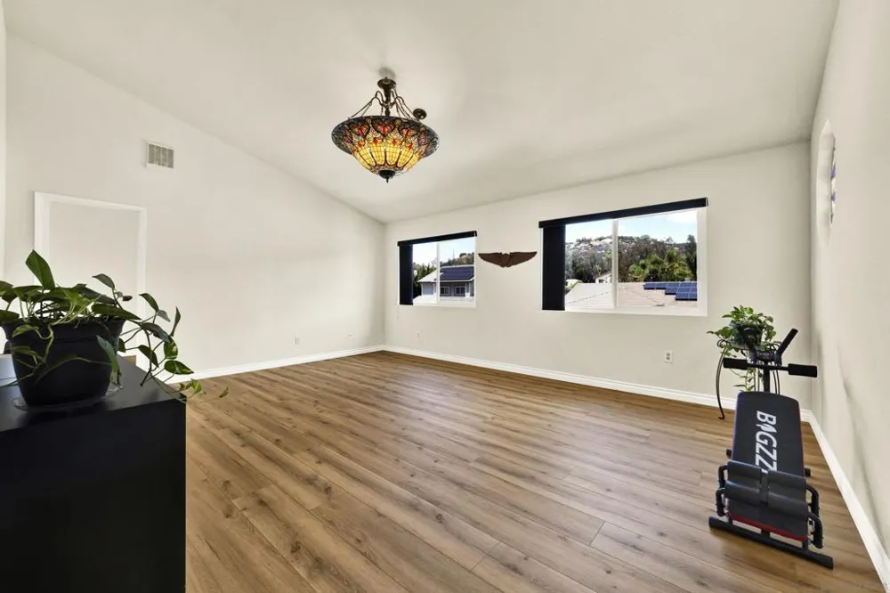 13057 Treecrest Poway, CA 92064