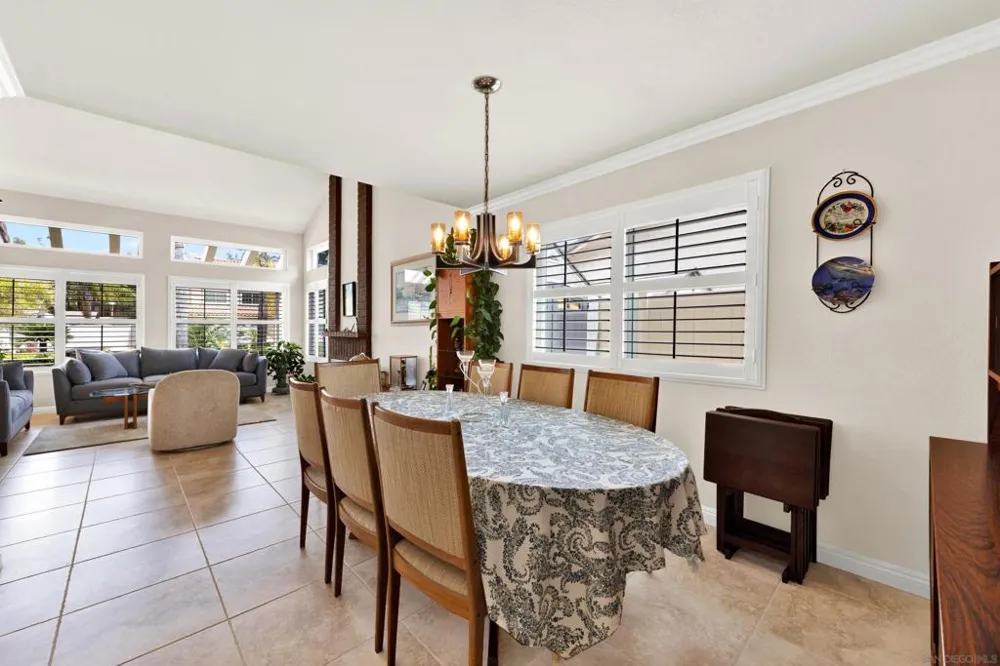 13057 Treecrest Poway, CA 92064