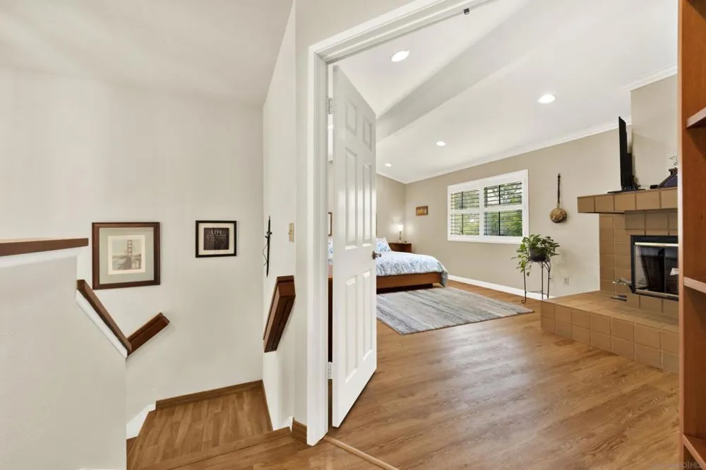 13057 Treecrest Poway, CA 92064