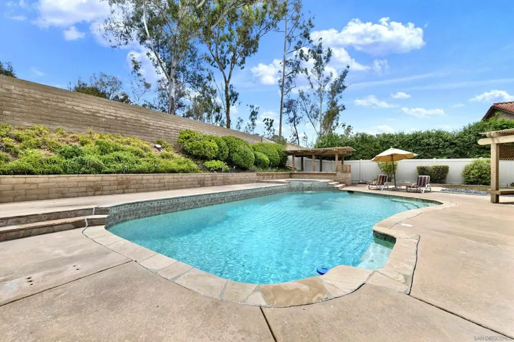 13057 Treecrest Poway, CA 92064