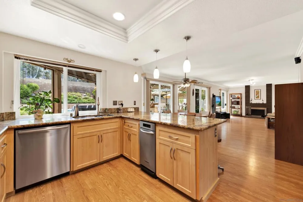 13057 Treecrest Poway, CA 92064