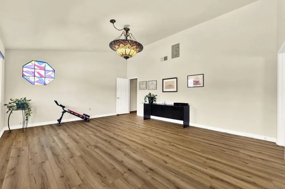 13057 Treecrest Poway, CA 92064
