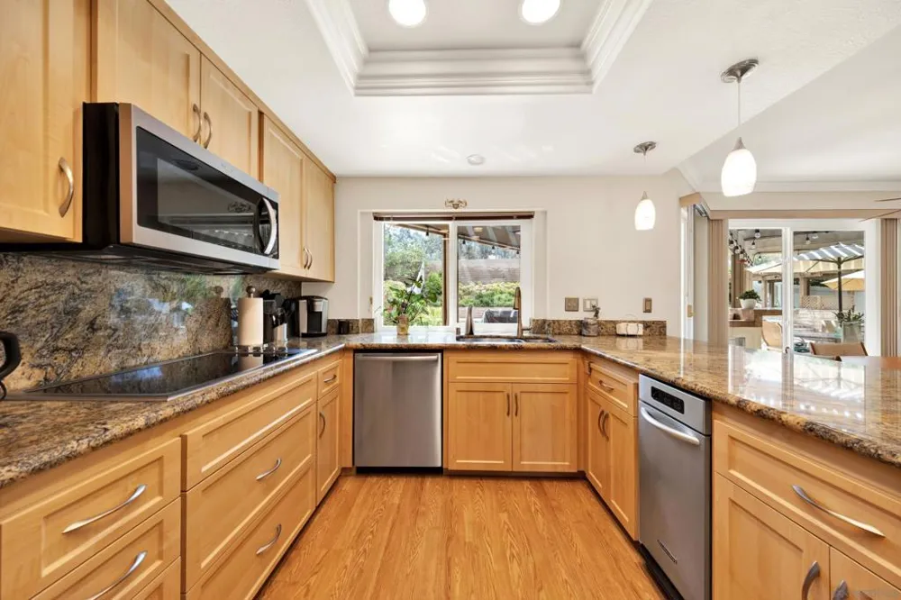 13057 Treecrest Poway, CA 92064