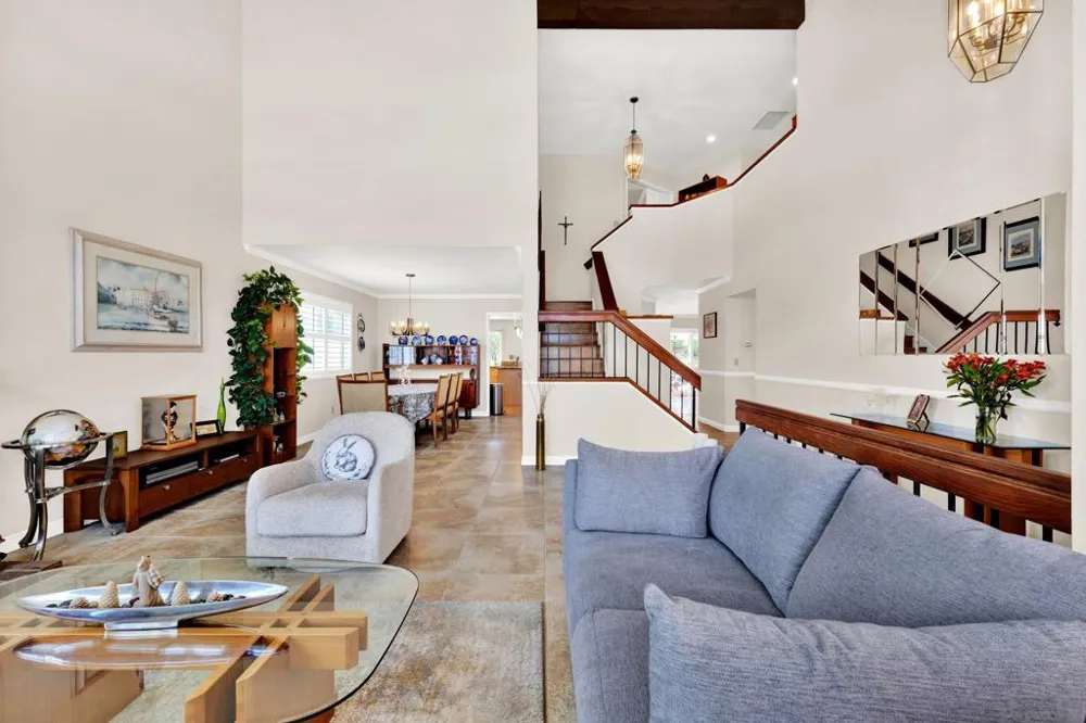 13057 Treecrest Poway, CA 92064