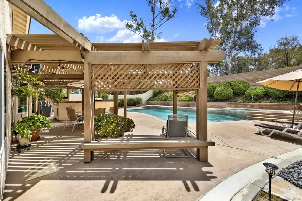 13057 Treecrest Poway, CA 92064