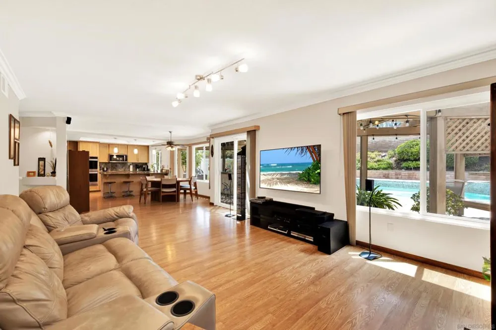 13057 Treecrest Poway, CA 92064