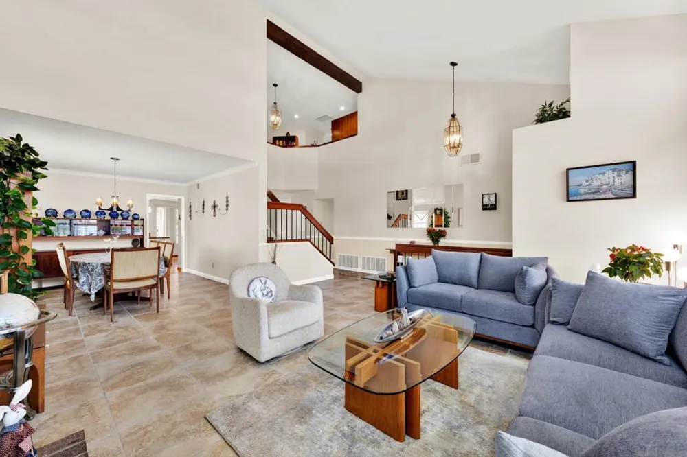 13057 Treecrest Poway, CA 92064