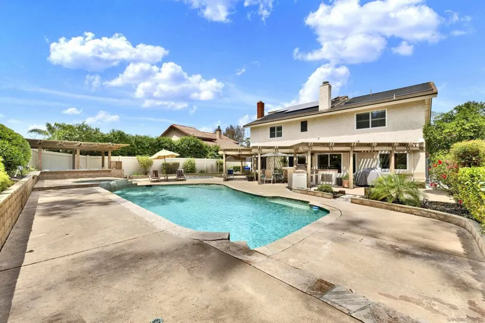 13057 Treecrest Poway, CA 92064