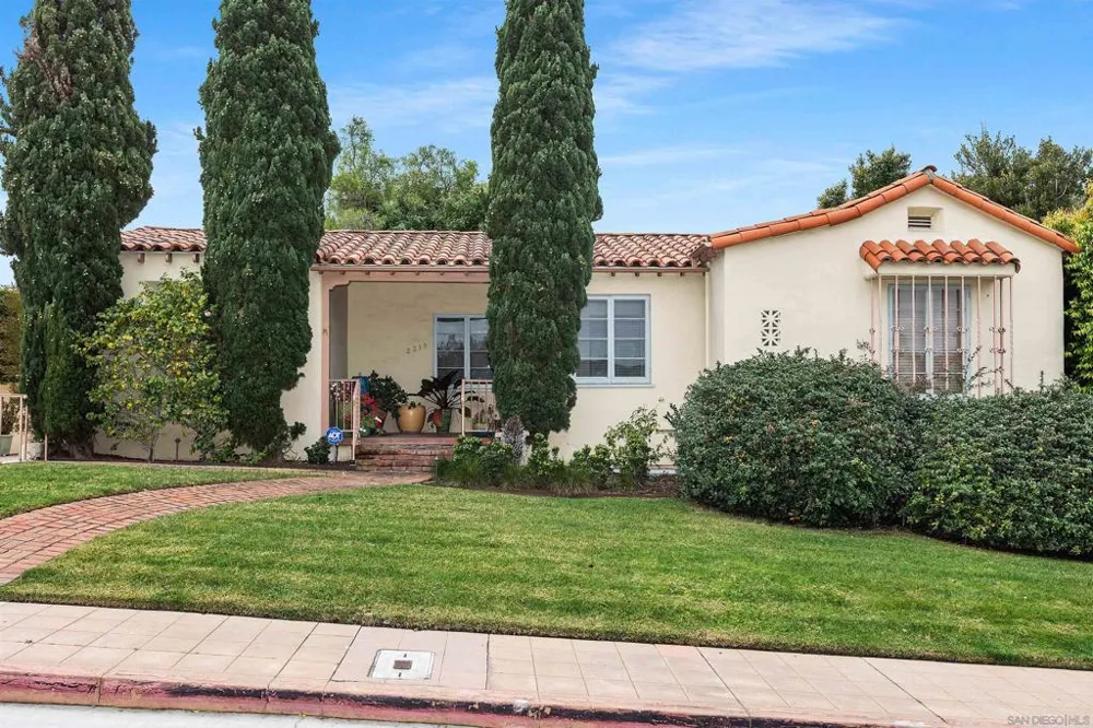 2219 La Callecita San Diego, CA 92103