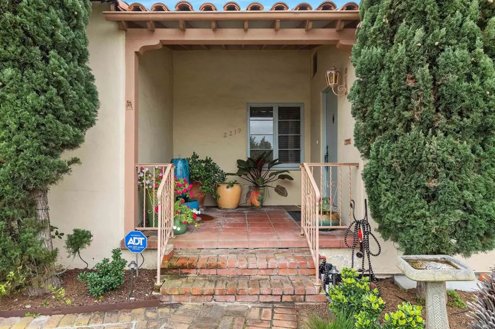 2219 La Callecita San Diego, CA 92103
