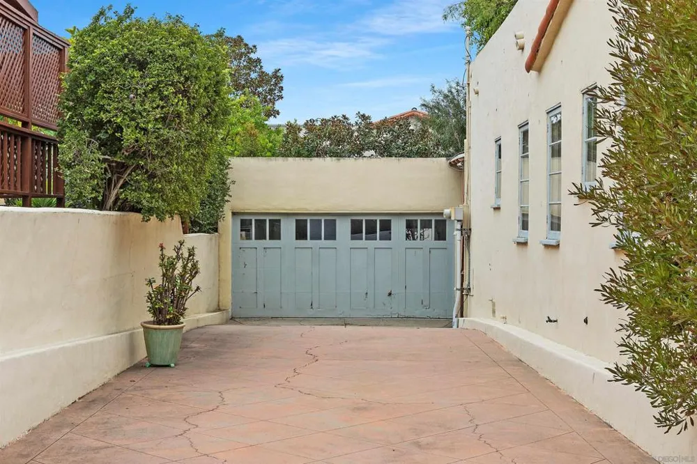 2219 La Callecita San Diego, CA 92103