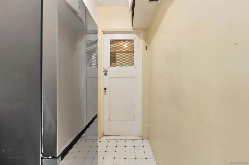 2219 La Callecita San Diego, CA 92103