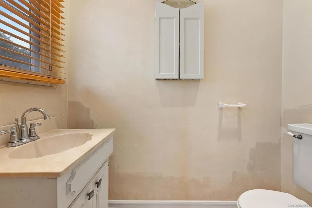 2219 La Callecita San Diego, CA 92103