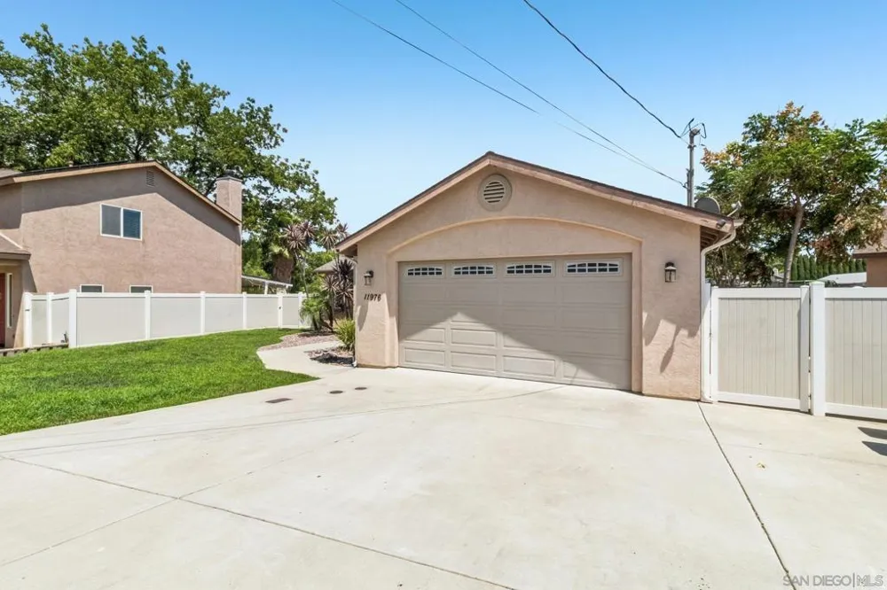 11976 Foothills River Ln Lakeside, CA 92040