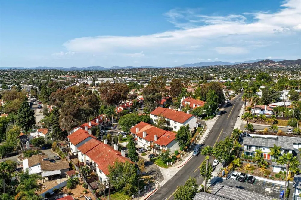 321 Windy Ln Vista, CA 92083