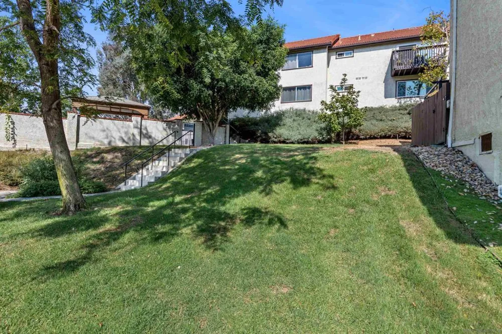 321 Windy Ln Vista, CA 92083