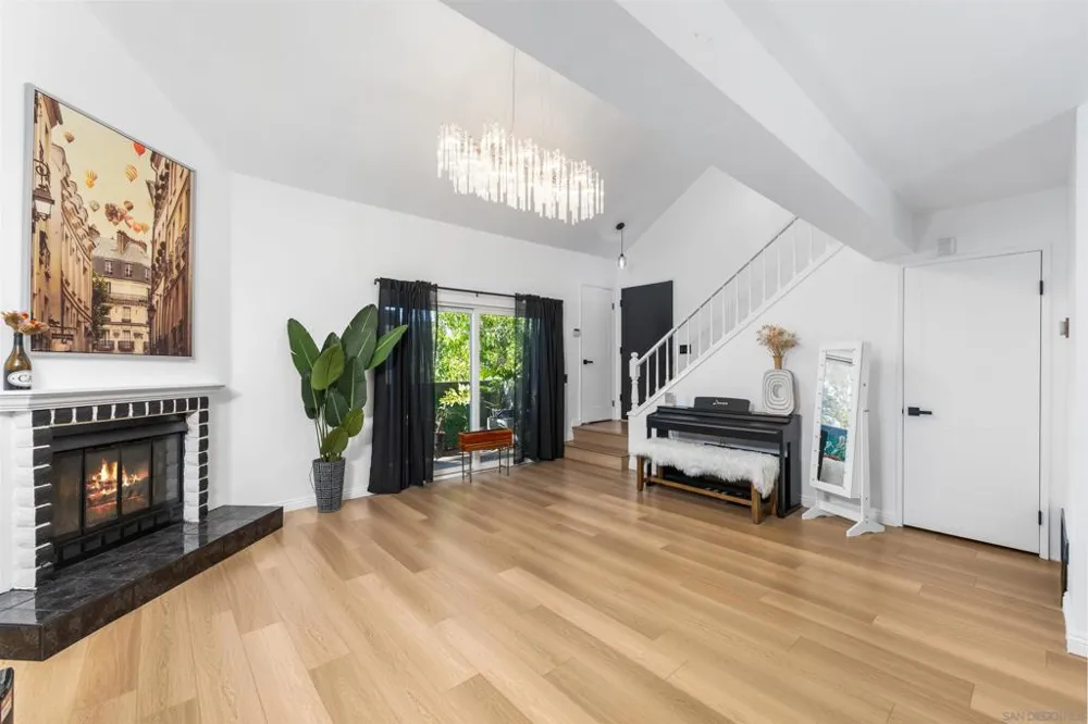 321 Windy Ln Vista, CA 92083