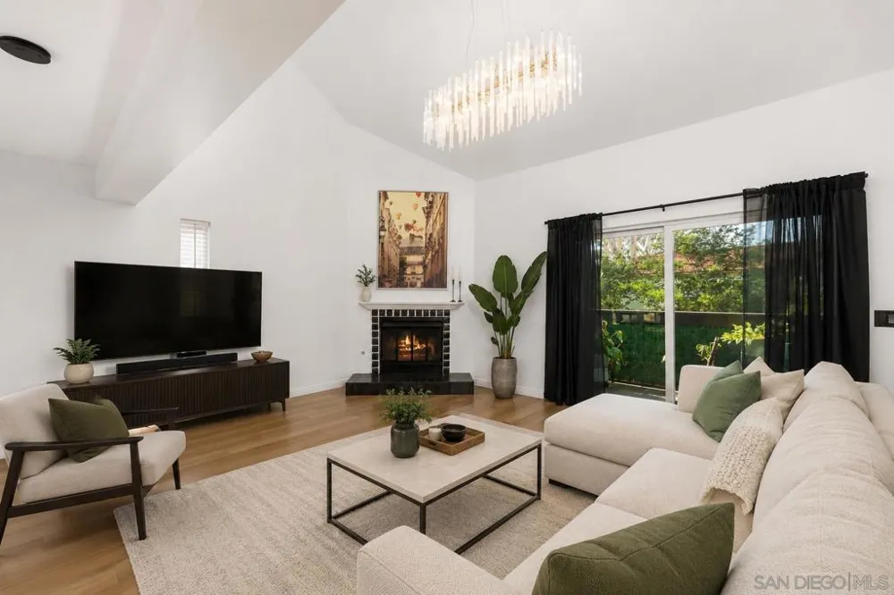 321 Windy Ln Vista, CA 92083