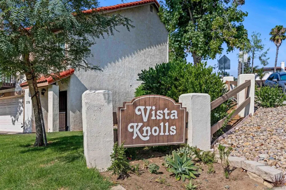 321 Windy Ln Vista, CA 92083