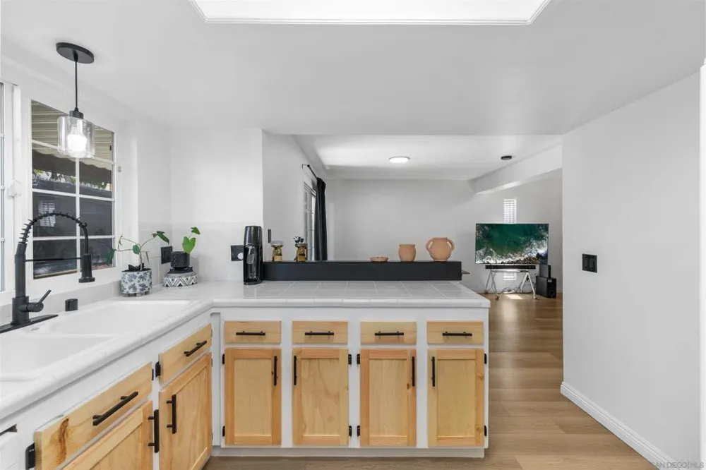 321 Windy Ln Vista, CA 92083