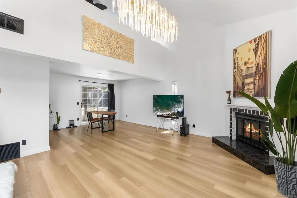 321 Windy Ln Vista, CA 92083
