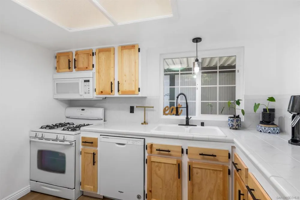 321 Windy Ln Vista, CA 92083