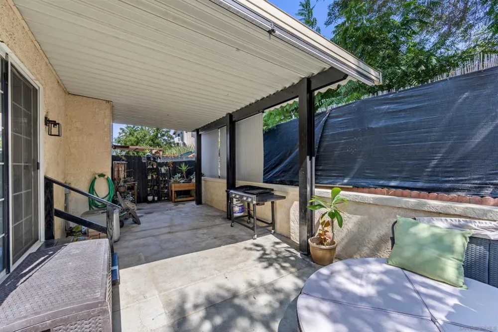 321 Windy Ln Vista, CA 92083