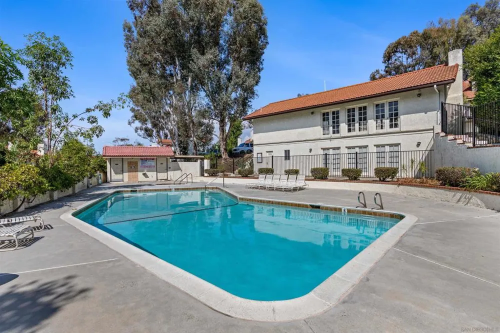 321 Windy Ln Vista, CA 92083