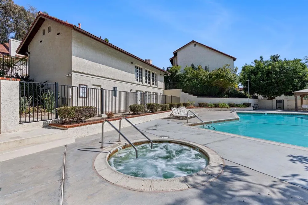 321 Windy Ln Vista, CA 92083