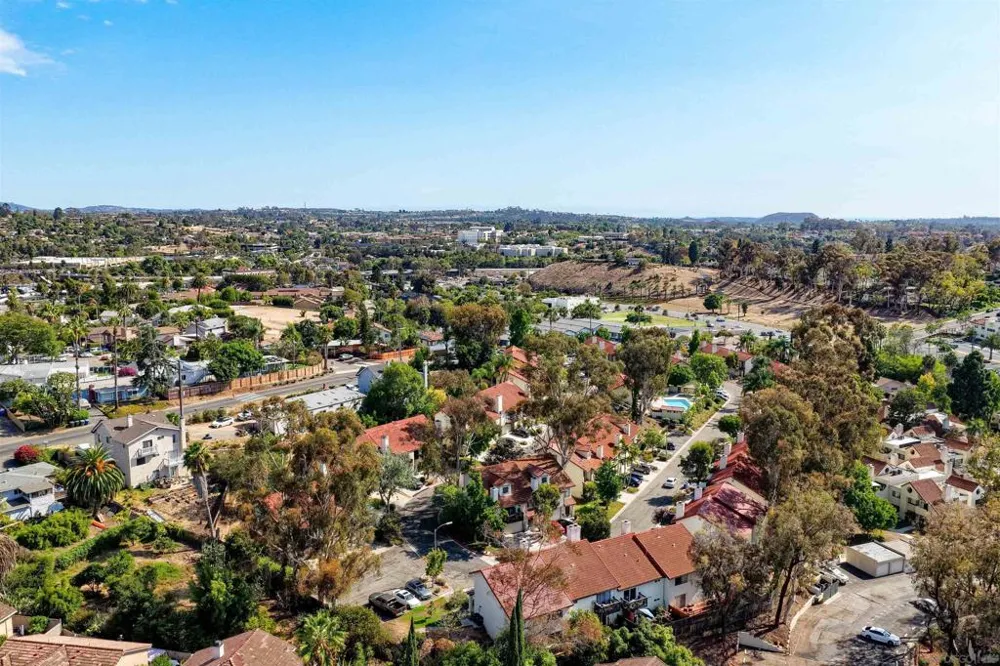 321 Windy Ln Vista, CA 92083