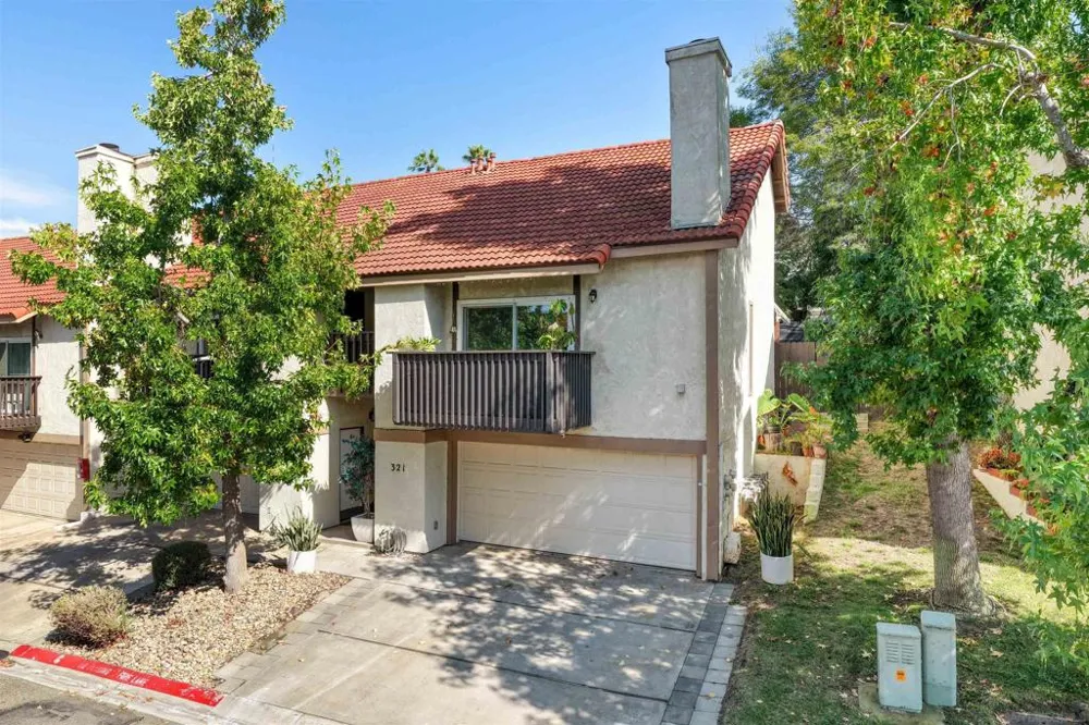 321 Windy Ln Vista, CA 92083