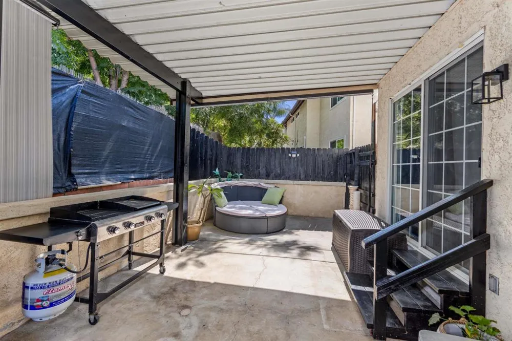321 Windy Ln Vista, CA 92083