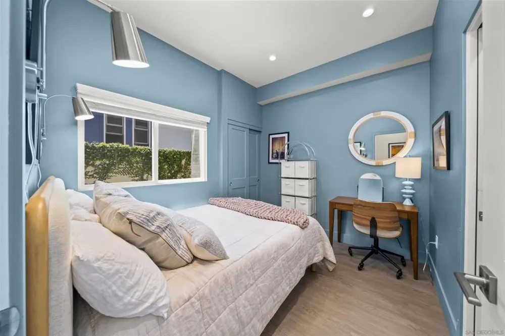 1952 Hornblend #6 San Diego, CA 92109