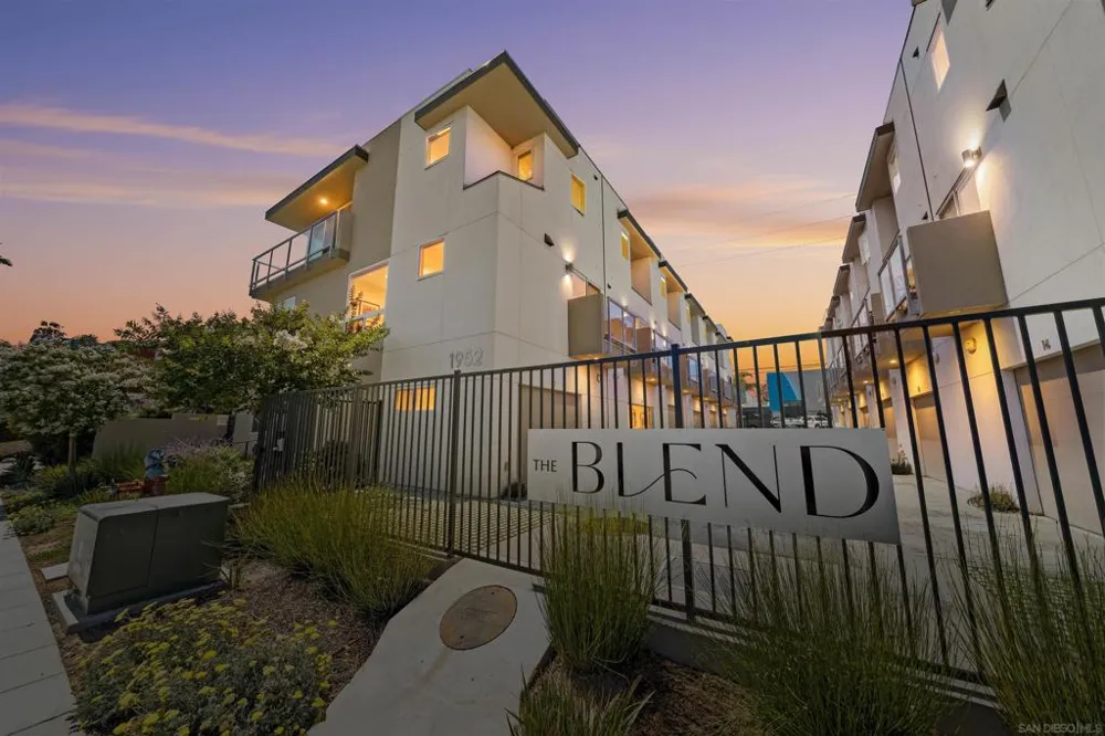 1952 Hornblend #6 San Diego, CA 92109
