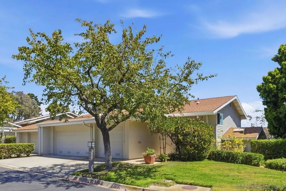 2264 Caminito Castillo La Jolla, CA 92037