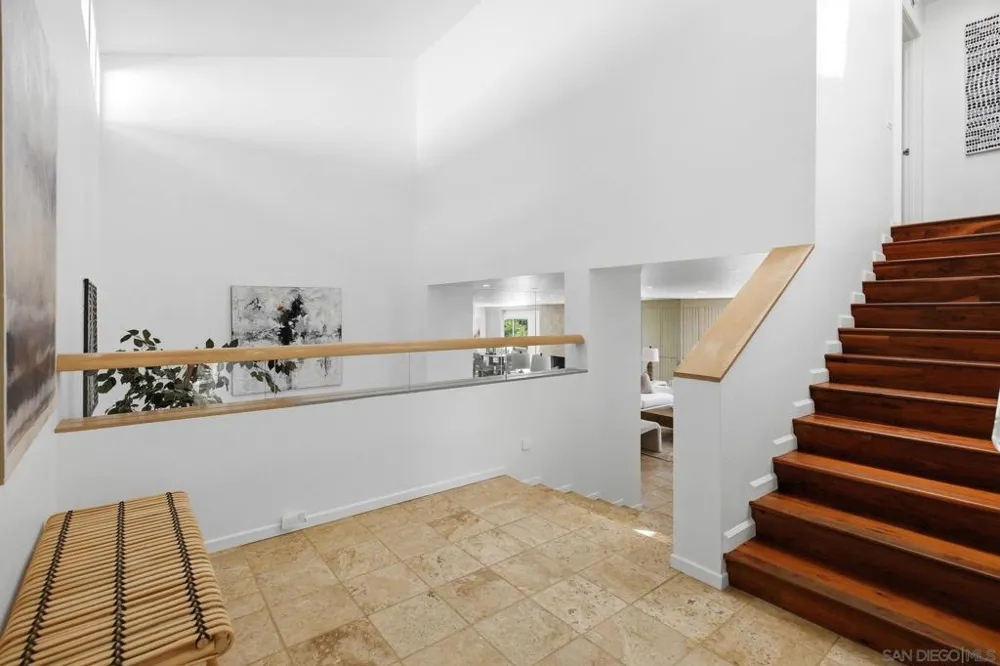 2264 Caminito Castillo La Jolla, CA 92037
