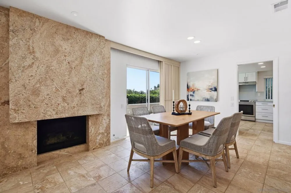 2264 Caminito Castillo La Jolla, CA 92037