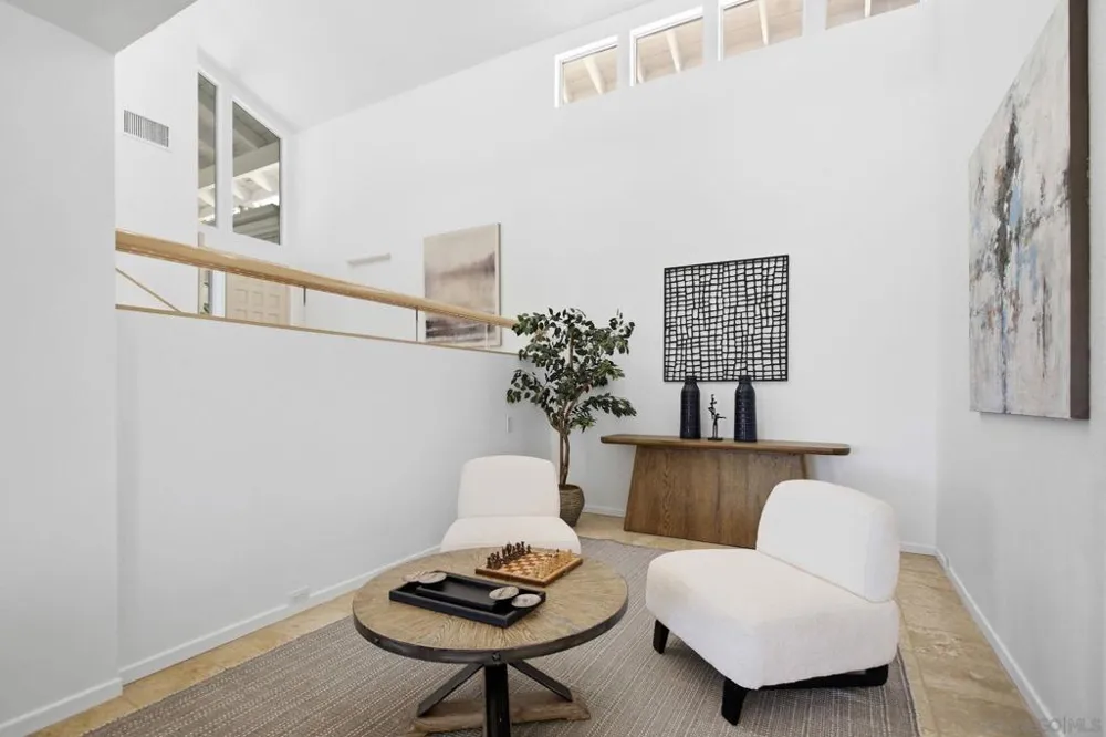 2264 Caminito Castillo La Jolla, CA 92037