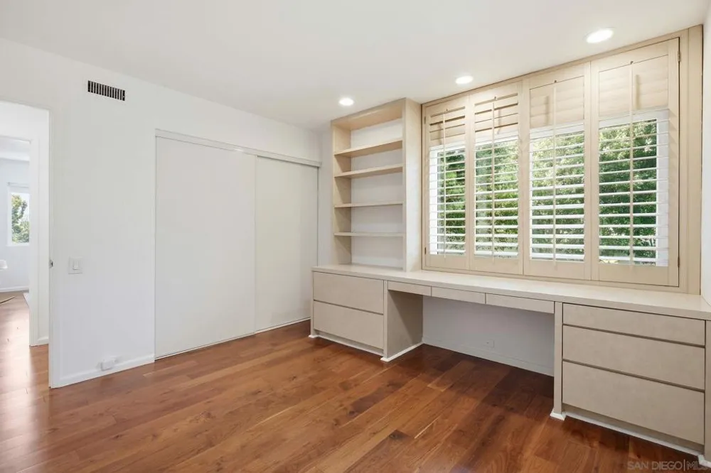 2264 Caminito Castillo La Jolla, CA 92037