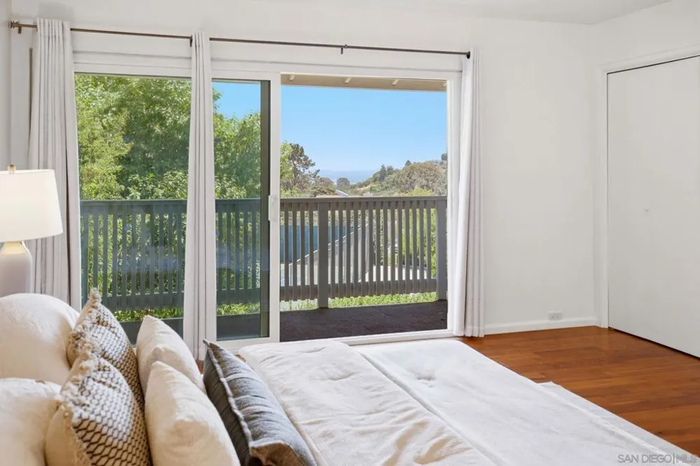 2264 Caminito Castillo La Jolla, CA 92037
