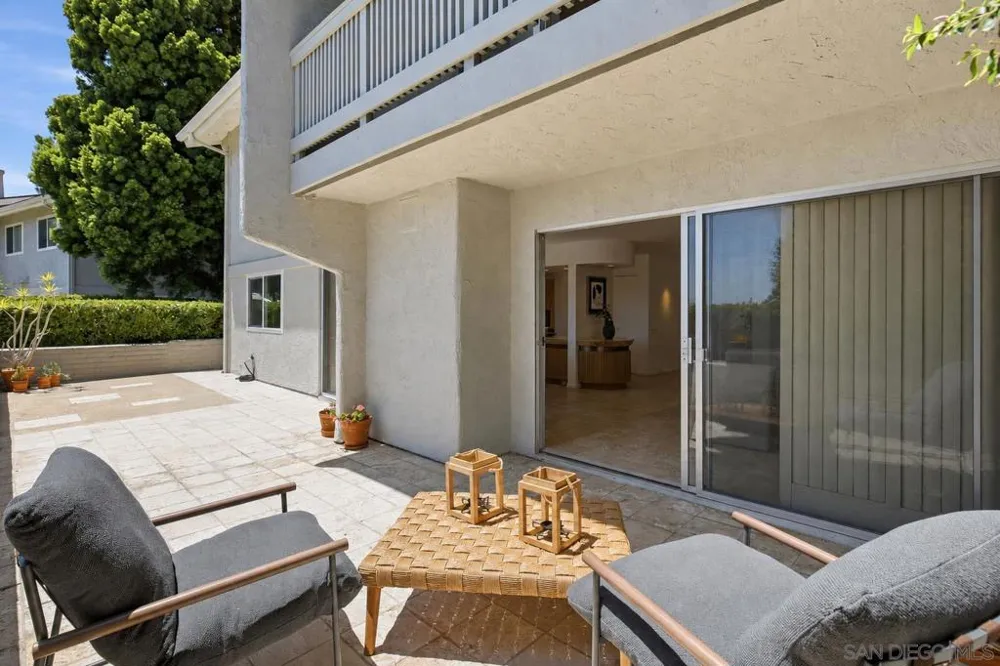 2264 Caminito Castillo La Jolla, CA 92037