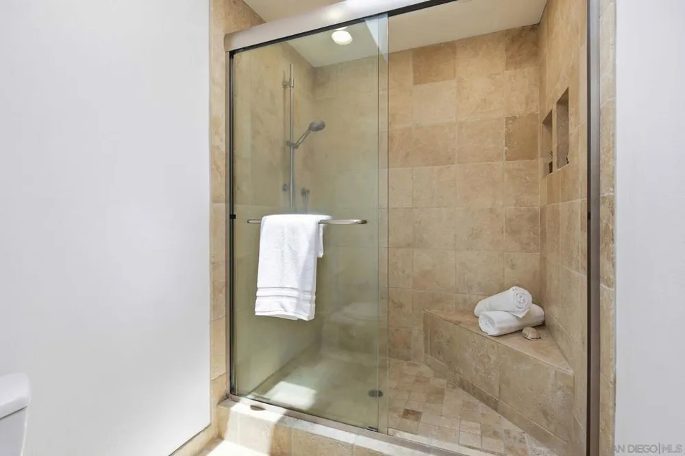 2264 Caminito Castillo La Jolla, CA 92037