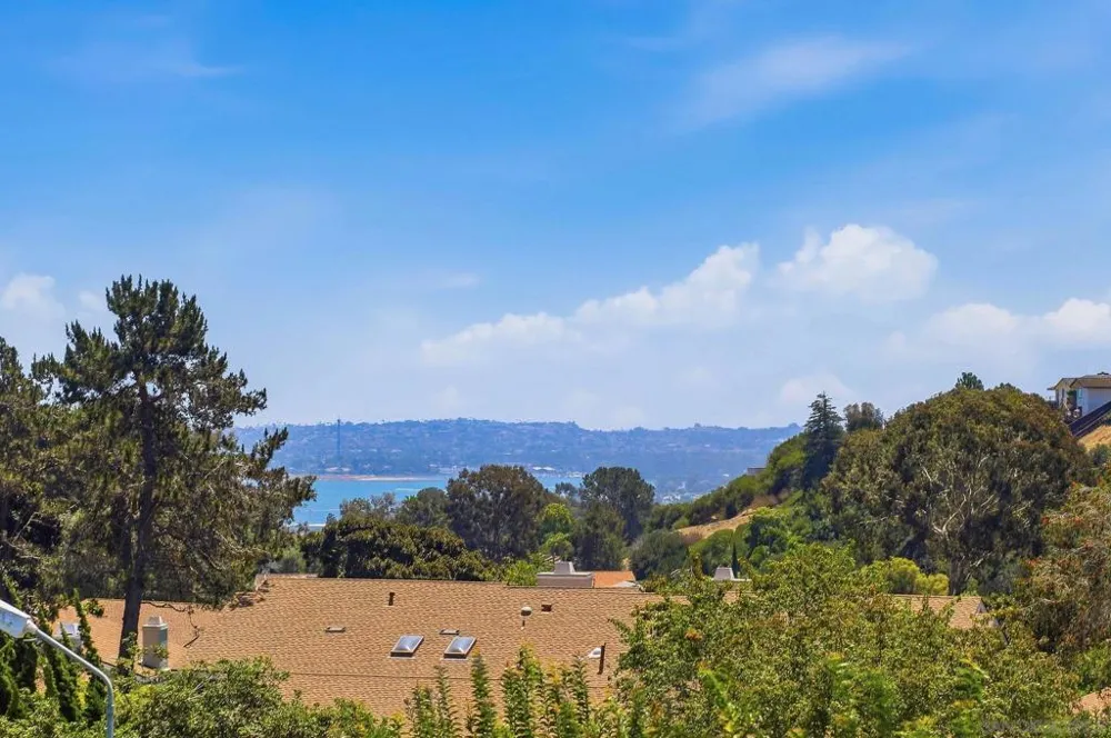 2264 Caminito Castillo La Jolla, CA 92037