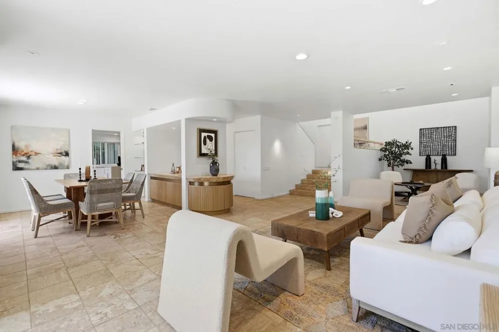 2264 Caminito Castillo La Jolla, CA 92037