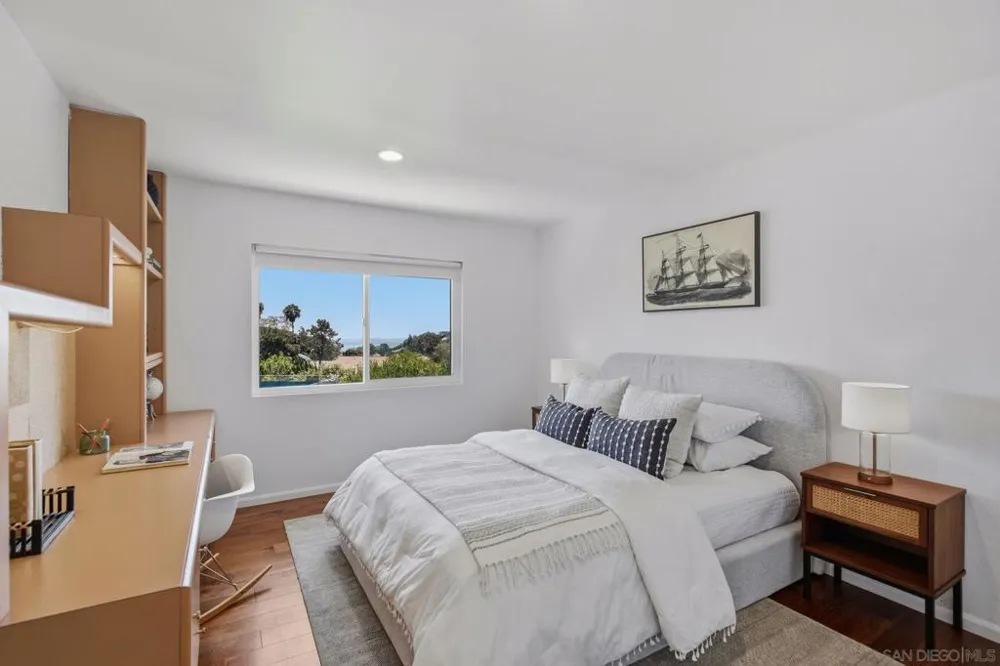 2264 Caminito Castillo La Jolla, CA 92037