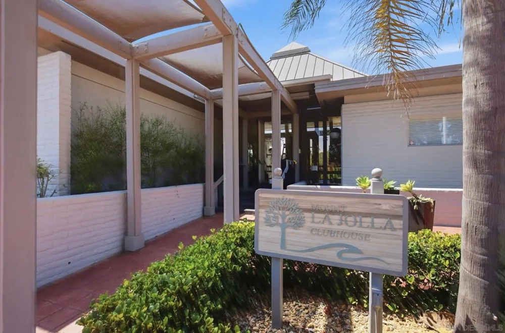 2264 Caminito Castillo La Jolla, CA 92037