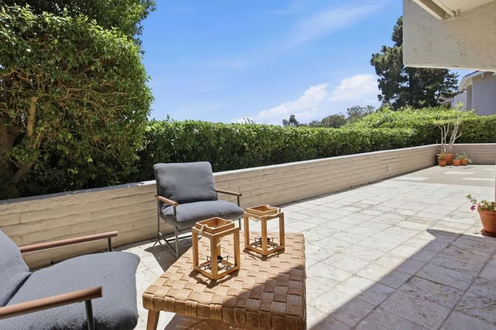 2264 Caminito Castillo La Jolla, CA 92037