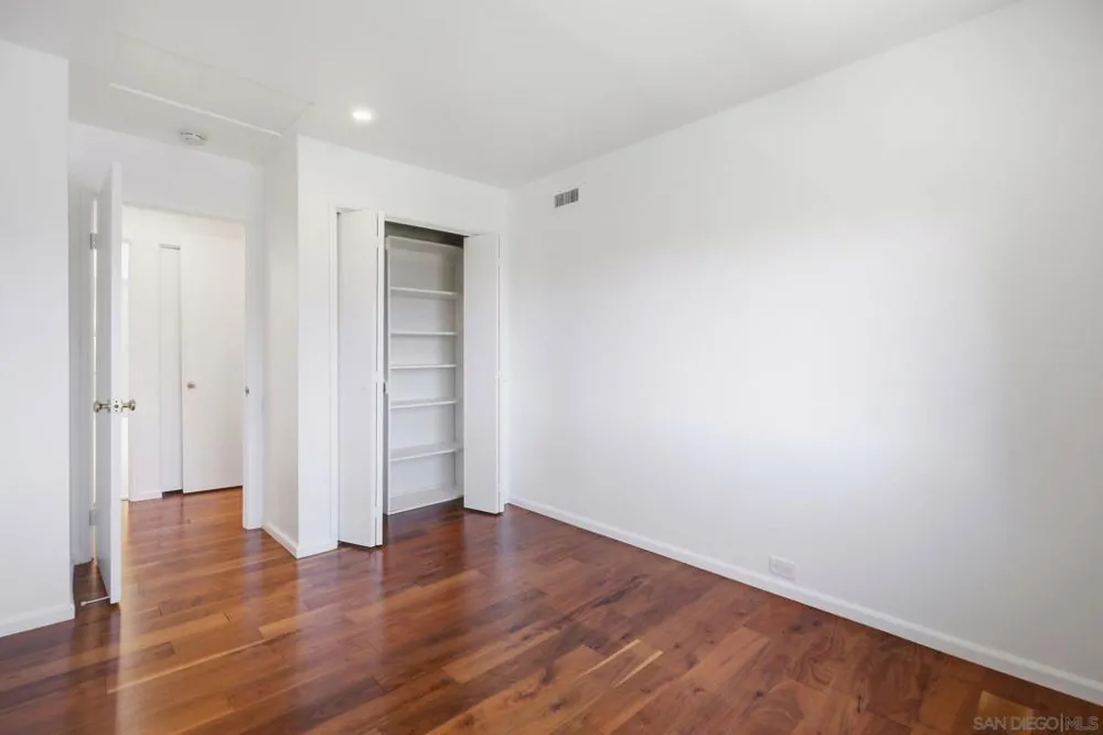 2264 Caminito Castillo La Jolla, CA 92037