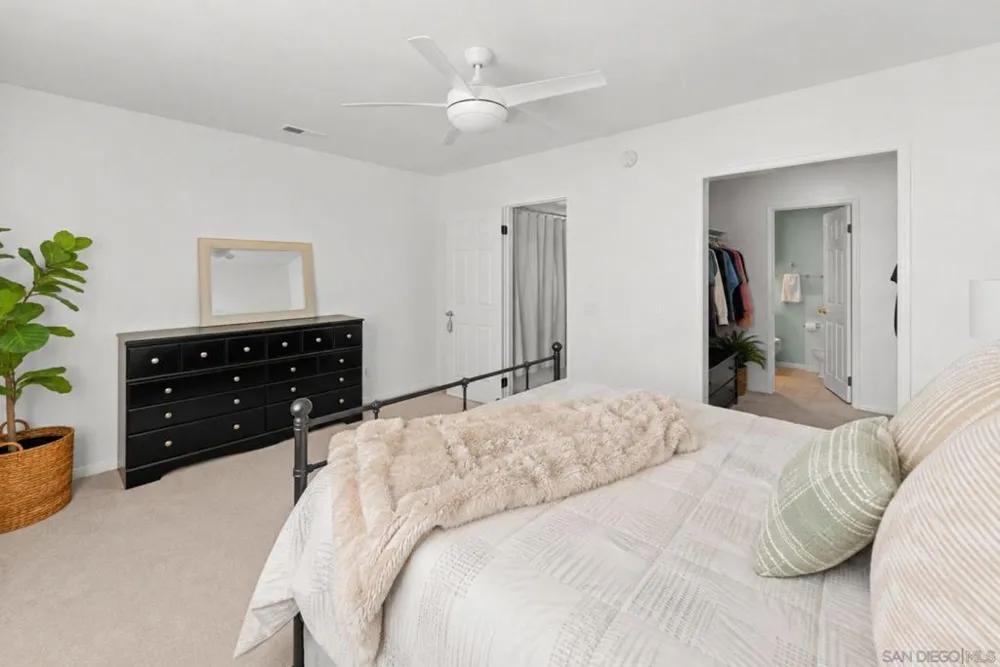 5631 Lake Park Way #6 La Mesa, CA 91942
